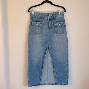 FREE PEOPLE DENIM SKIRT FRONT SLIT & POCKETS MAXI MEDIUM LIGHT WASH SIZE 26 EUC